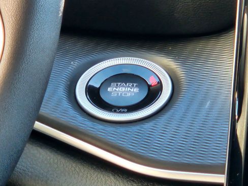 New 2025 Jeep Grand Cherokee 4WD image 13