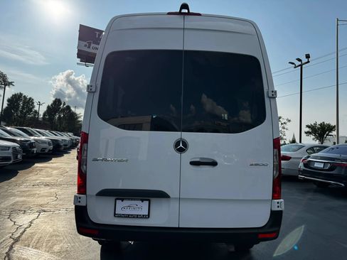 Used 2024 Mercedes-Benz Sprinter 2500 image 4