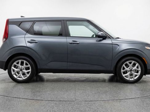 Used 2025 Kia Soul LX w/ LX Technology Package image 11