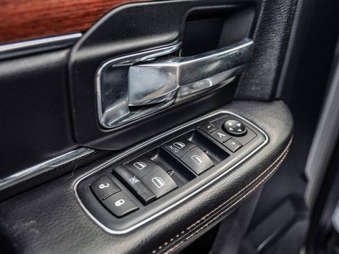 Used 2015 RAM 3500 Laramie w/ Convenience Group AWD/4WD image 10