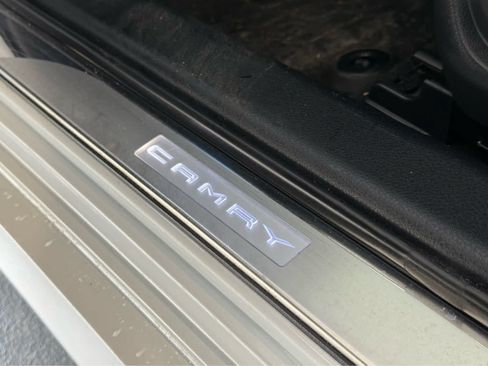 Used 2020 Toyota Camry XLE w/ Sunroof Package FWD image 20