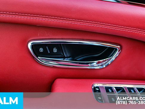 Used 2023 Bentley Bentayga image 43