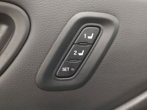 Used 2025 Honda Pilot EX-L image 18