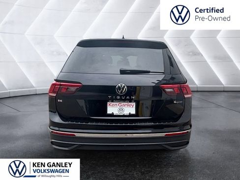 Used 2024 Volkswagen Tiguan SE w/ Panoramic Sunroof Package AWD/4WD image 3