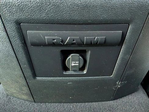 Used 2016 RAM 1500 Laramie RWD image 15