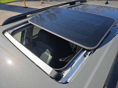 Used 2024 Hyundai Santa Fe Limited image 3