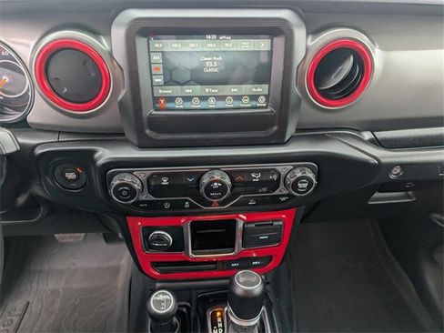 Used 2022 Jeep Wrangler Willys image 10