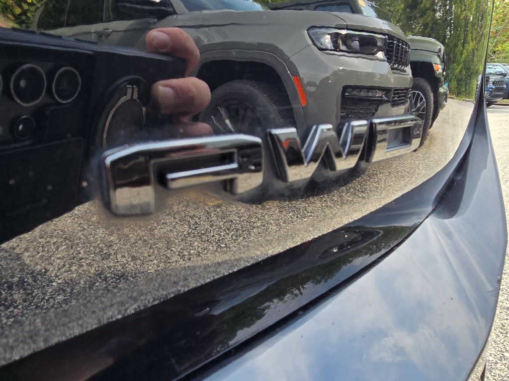 Used 2024 GMC Terrain SLT w/ Elevation Edition AWD/4WD image 16