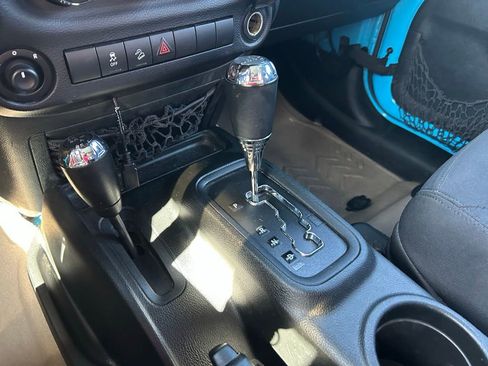 Used 2018 Jeep Wrangler Unlimited Sport S AWD/4WD image 25