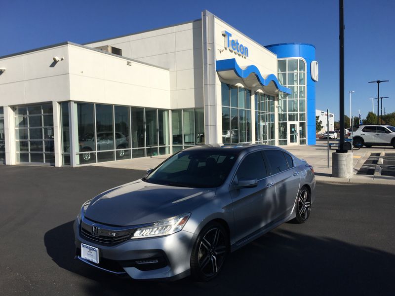 Certified 2017 Honda Accord Touring image 1