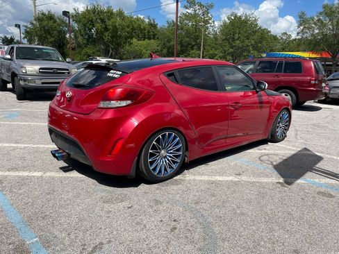 Used 2013 Hyundai Veloster FWD image 6