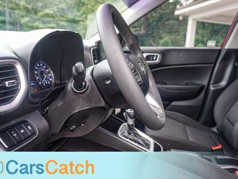 Used 2021 Hyundai Venue SE FWD image 19