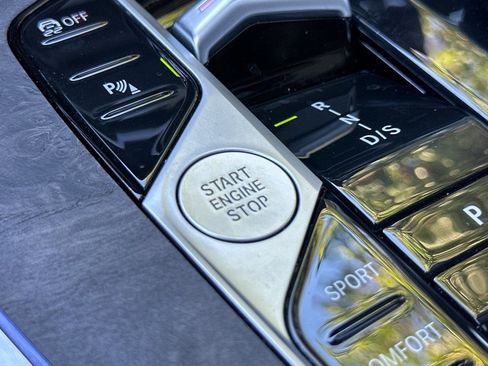 Used 2023 BMW X7 xDrive40i w/ Premium Package image 33