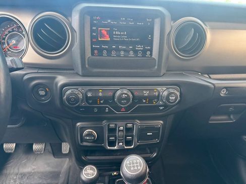 Used 2018 Jeep Wrangler Unlimited Sport S AWD/4WD image 9