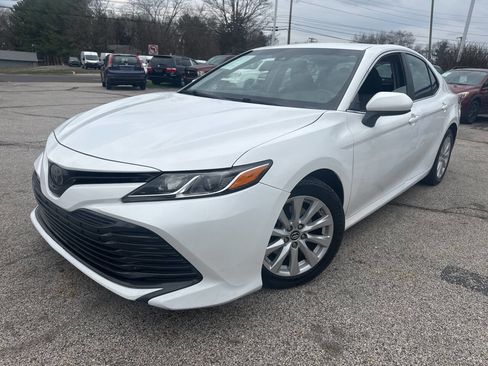 Used 2018 Toyota Camry LE image 1