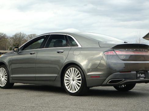 Used 2017 Lincoln MKZ Reserve FWD image 3