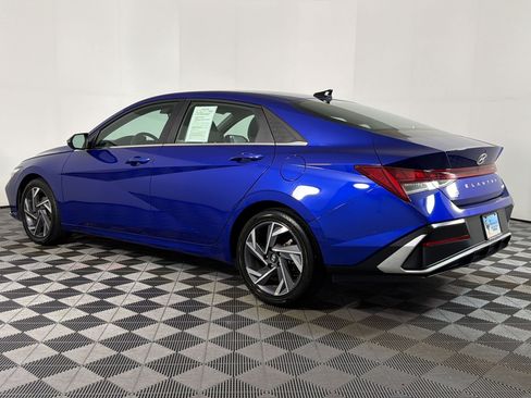 Used 2025 Hyundai Elantra Limited FWD image 2