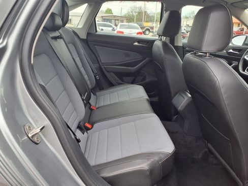 Used 2025 Volkswagen Jetta SE FWD image 15