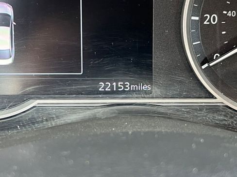 Used 2025 Nissan Versa SV image 36