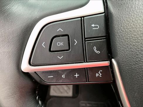 Used 2023 Toyota Highlander Limited FWD image 22