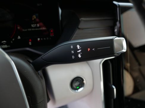 Certified 2025 GMC Acadia Denali w/ Super Cruise Package image 24