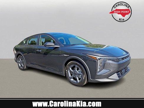 New 2025 Kia K4 LXS image 1