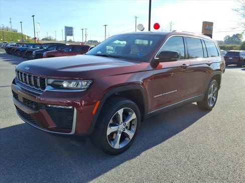 New 2026 Jeep Grand Cherokee L Limited w/ Luxury Tech Group II AWD/4WD image 9