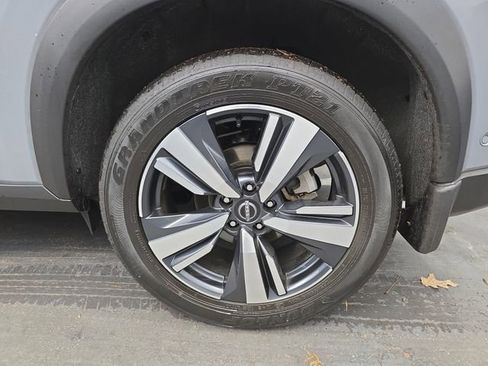 Used 2024 Nissan Rogue SL w/ SL Premium Package image 16