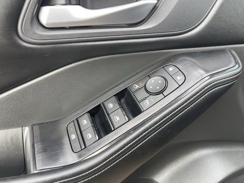 Used 2025 Nissan Rogue SV FWD image 23