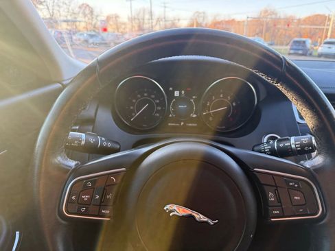 Used 2020 Jaguar E-PACE image 30