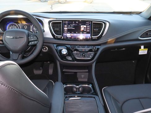 New 2026 Chrysler Pacifica Limited w/ S Appearance Package image 20