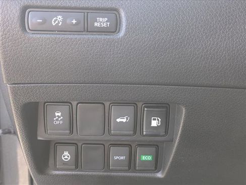 Used 2018 Nissan Rogue SV w/ Sun & Sound Touring Package image 13