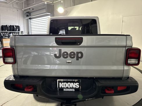 Used 2023 Jeep Gladiator Rubicon w/ Cold Weather Group AWD/4WD image 31