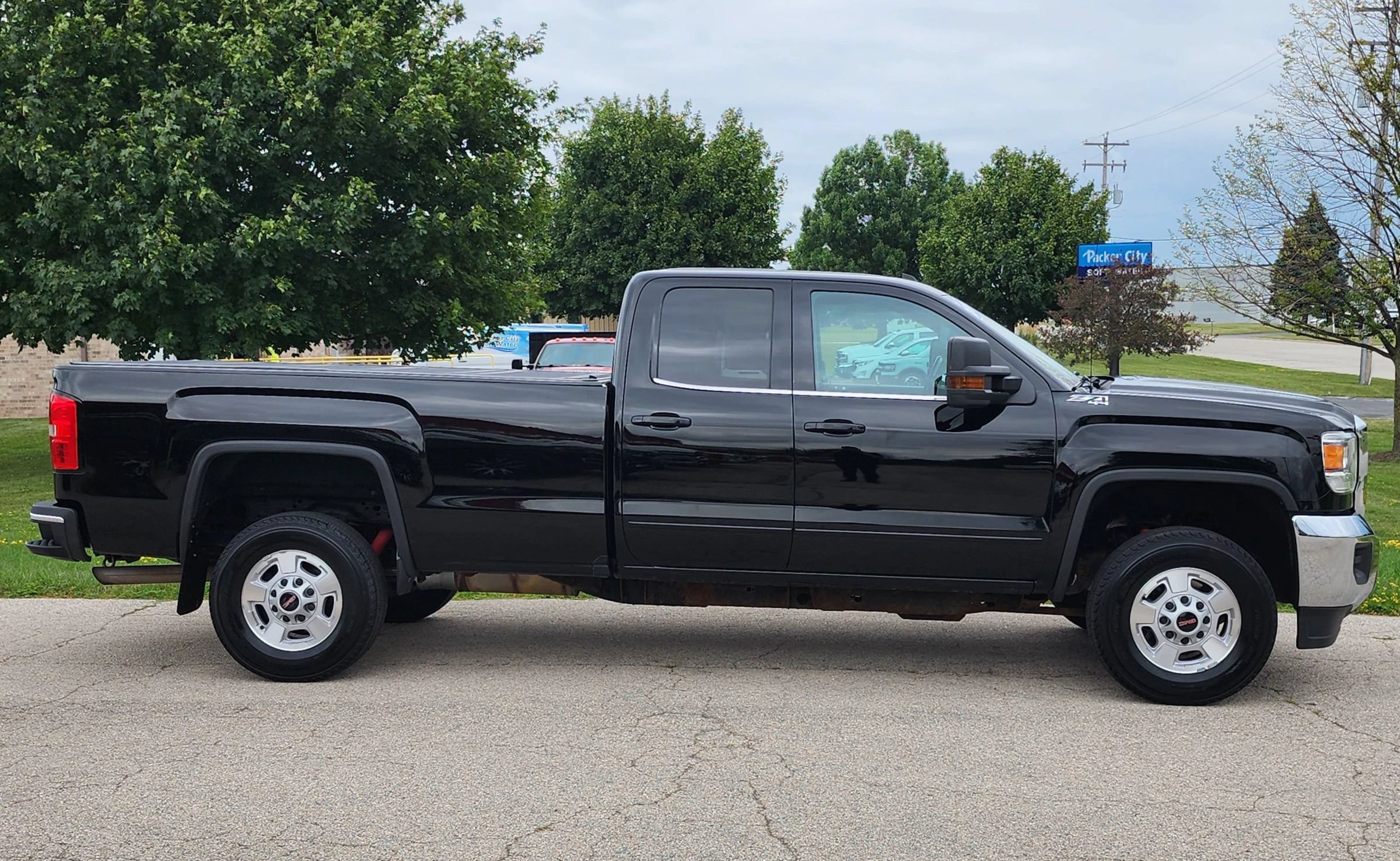 Used 2019 GMC Sierra 2500 SLE w/ Suspension Package, Off-Road AWD/4WD image 9