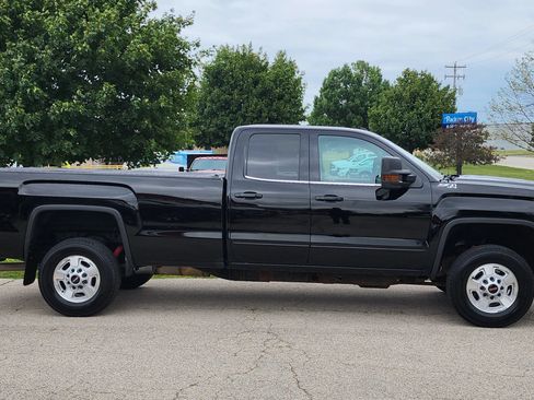 Used 2019 GMC Sierra 2500 SLE w/ Suspension Package, Off-Road AWD/4WD image 9