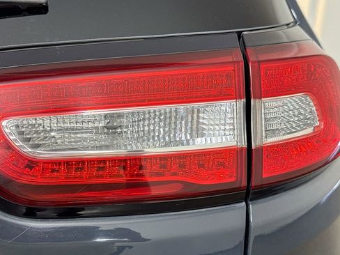 Used 2016 Jeep Cherokee Trailhawk w/ Comfort/Convenience Group image 32