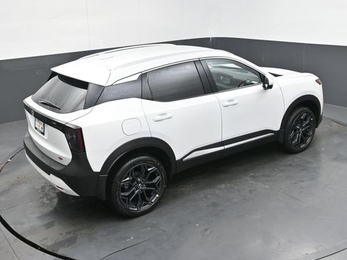 Certified 2025 Nissan Kicks SR FWD image 35