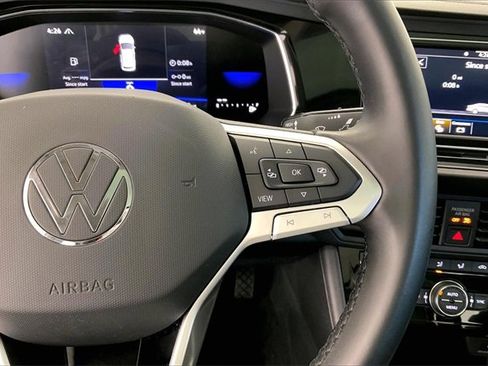 Used 2023 Volkswagen Jetta SE w/ Panoramic Sunroof Package image 19