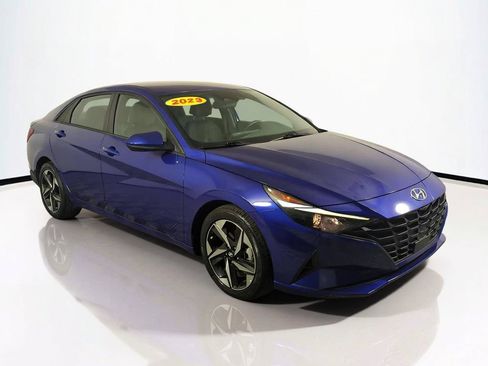 Used 2023 Hyundai Elantra SEL w/ Convenience Package FWD image 2