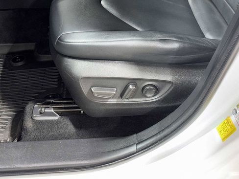 Used 2022 Toyota Highlander XLE AWD/4WD image 24