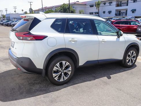 Used 2021 Nissan Rogue SV w/ Premium Package FWD image 6