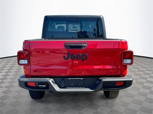 Used 2022 Jeep Gladiator Sport image 6