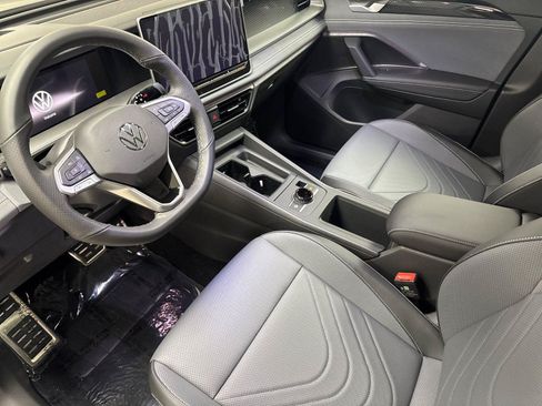 New 2026 Volkswagen Tiguan SE R-Line AWD/4WD image 9