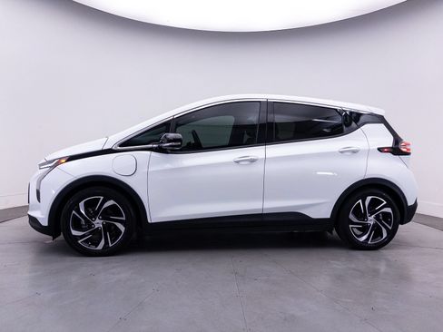 Used 2023 Chevrolet Bolt LT w/ Infotainment Package FWD image 45