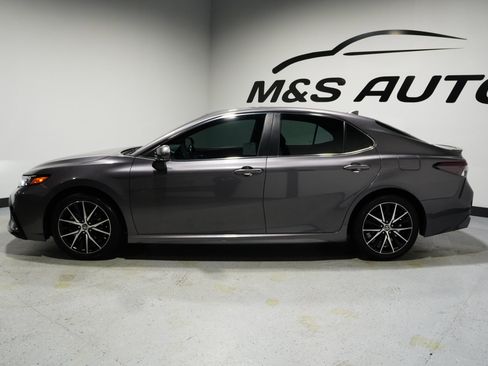 Used 2023 Toyota Camry SE image 4
