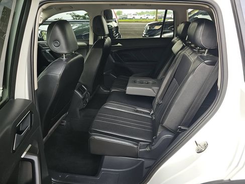 Used 2024 Volkswagen Tiguan SE FWD image 11