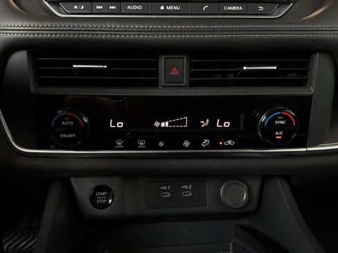 Used 2025 Nissan Rogue SV FWD image 28