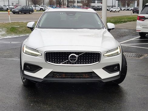 Certified 2025 Volvo V60 B5 Cross Country Plus image 29