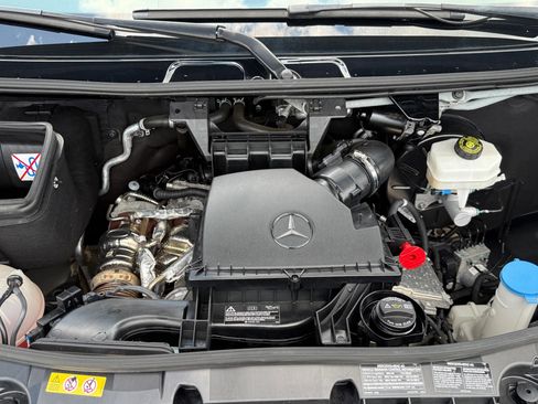 Used 2024 Mercedes-Benz Sprinter 2500 image 27