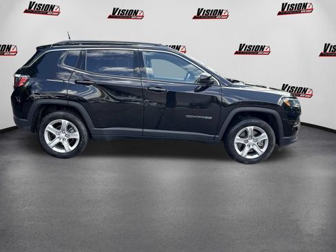 Used 2023 Jeep Compass Latitude w/ Convenience Group AWD/4WD image 4